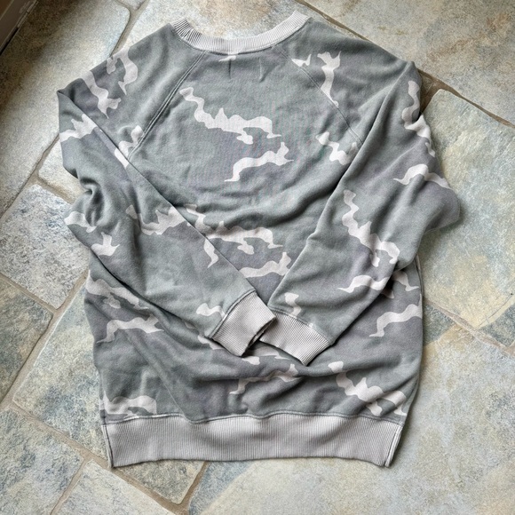 American Eagle Outfitters Ahh-amazingly Soft Gray Camo Oversized‎ Crewneck XS - Picture 5 of 5